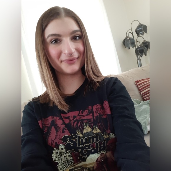 Meet your Posher, Lisa!☮️ - Picture 5 of 12